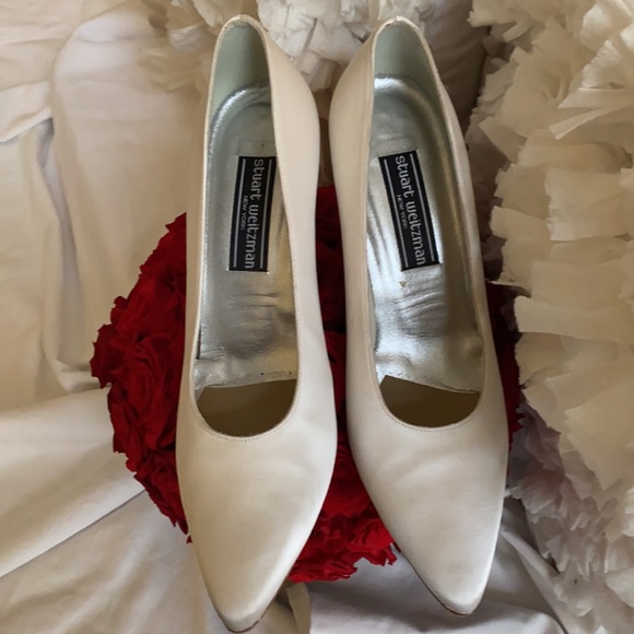 Stuart Weitzman Carol White satin wedding pump size 9 M. - Picture 2 of 7